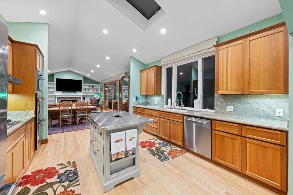 6915 Redwood Retreat Road Gilroy, CA 95020