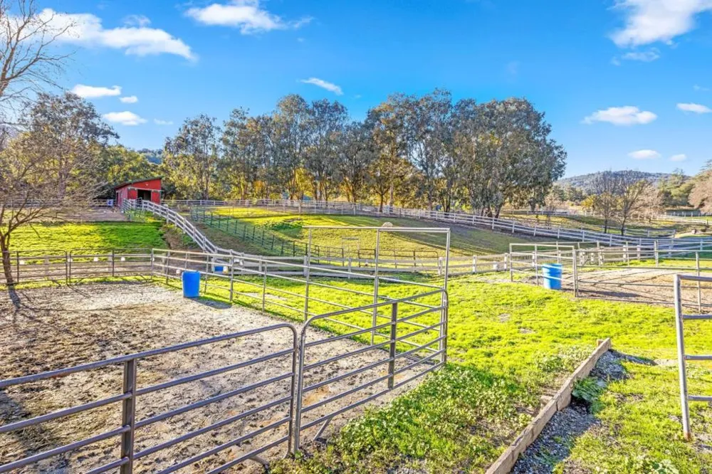6915 Redwood Retreat Road Gilroy, CA 95020