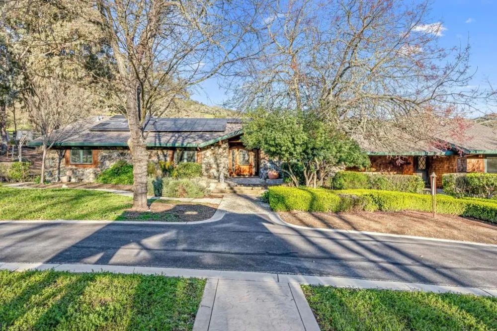 6915 Redwood Retreat Road Gilroy, CA 95020