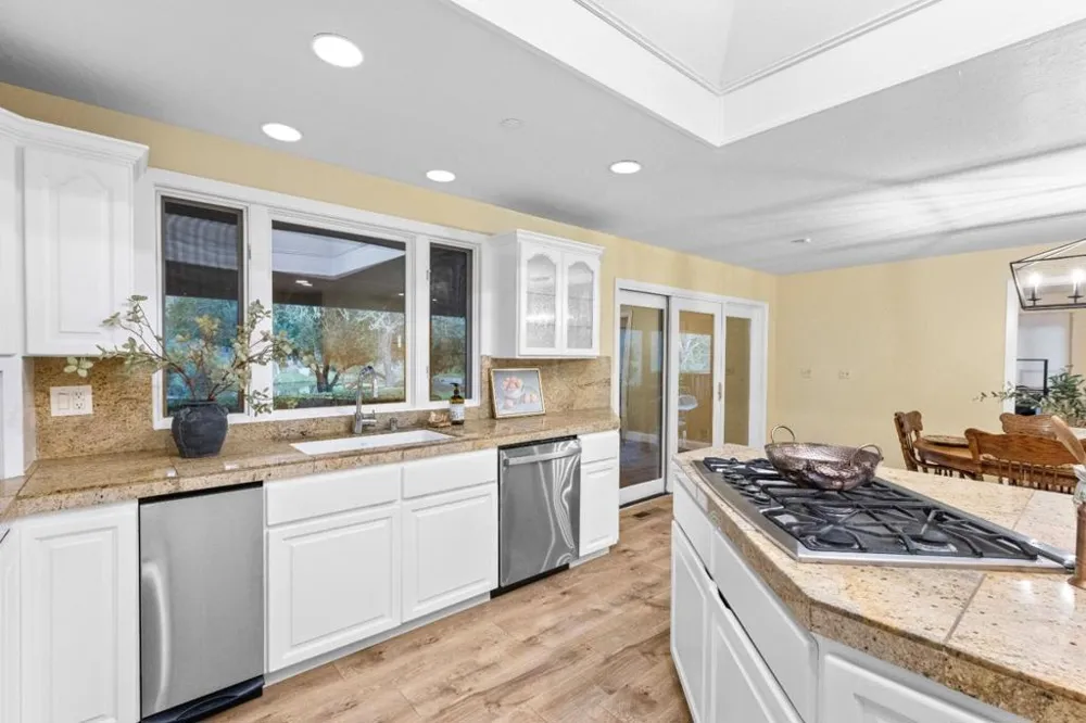 6915 Redwood Retreat Road Gilroy, CA 95020