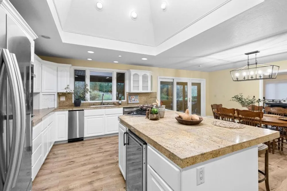 6915 Redwood Retreat Road Gilroy, CA 95020