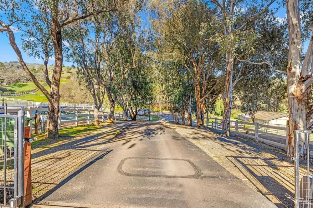 6915 Redwood Retreat Road Gilroy, CA 95020