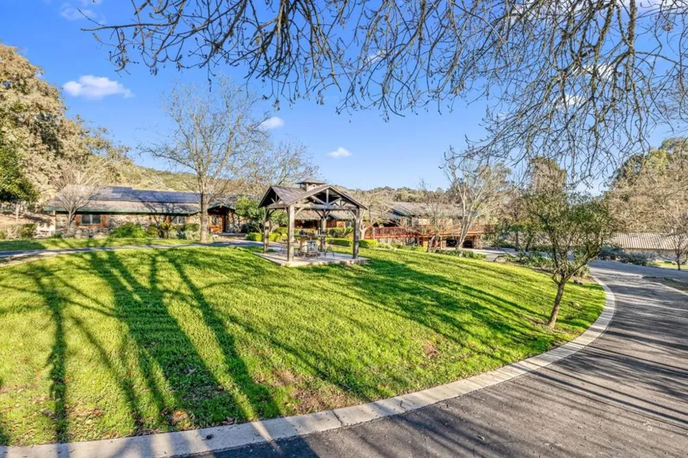 6915 Redwood Retreat Road Gilroy, CA 95020