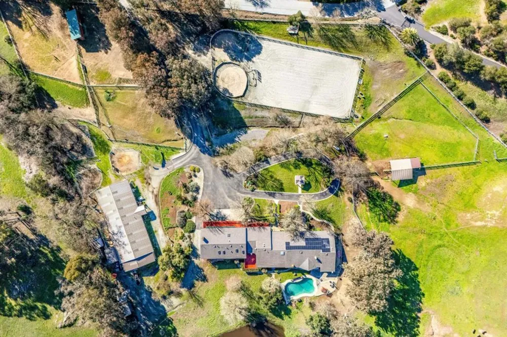 6915 Redwood Retreat Road Gilroy, CA 95020