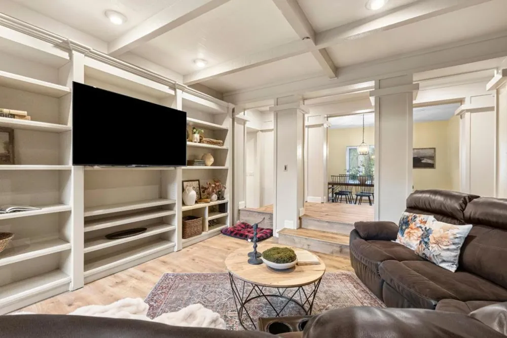 6915 Redwood Retreat Road Gilroy, CA 95020