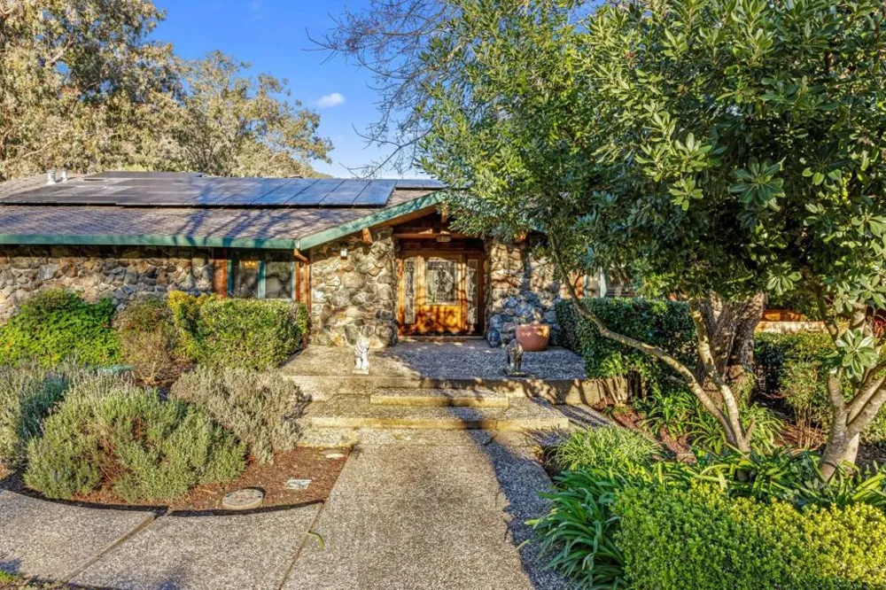 6915 Redwood Retreat Road Gilroy, CA 95020