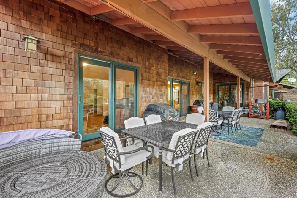 6915 Redwood Retreat Road Gilroy, CA 95020