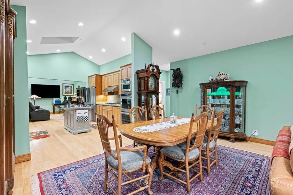 6915 Redwood Retreat Road Gilroy, CA 95020
