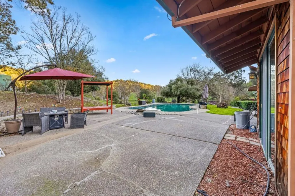 6915 Redwood Retreat Road Gilroy, CA 95020