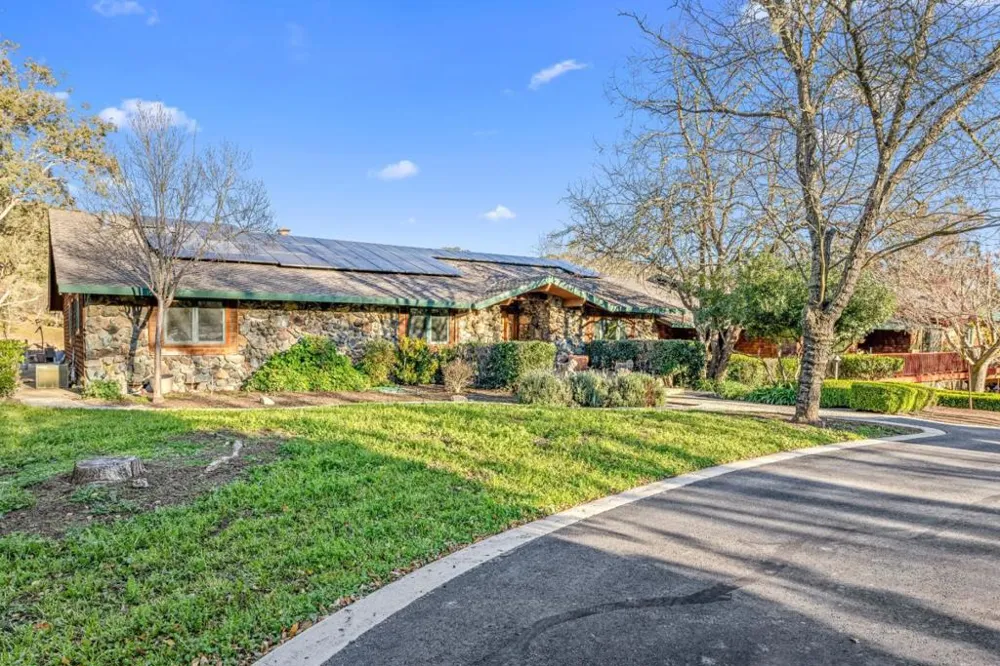 6915 Redwood Retreat Road Gilroy, CA 95020