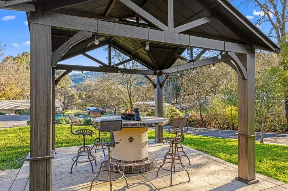 6915 Redwood Retreat Road Gilroy, CA 95020