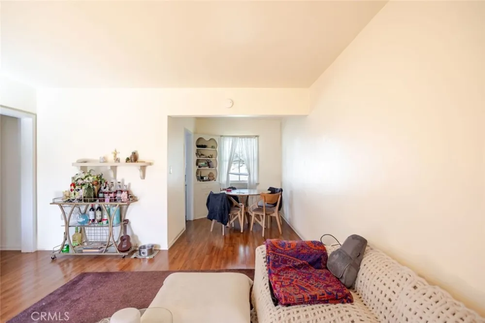 2010 Los Robles Avenue Pasadena, CA 91104
