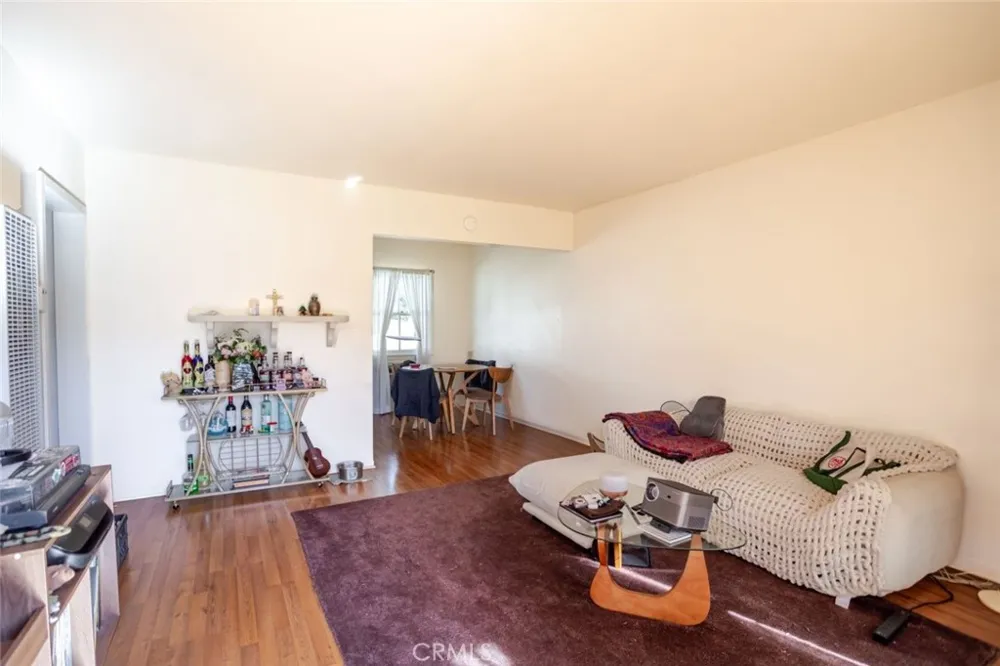 2010 Los Robles Avenue Pasadena, CA 91104