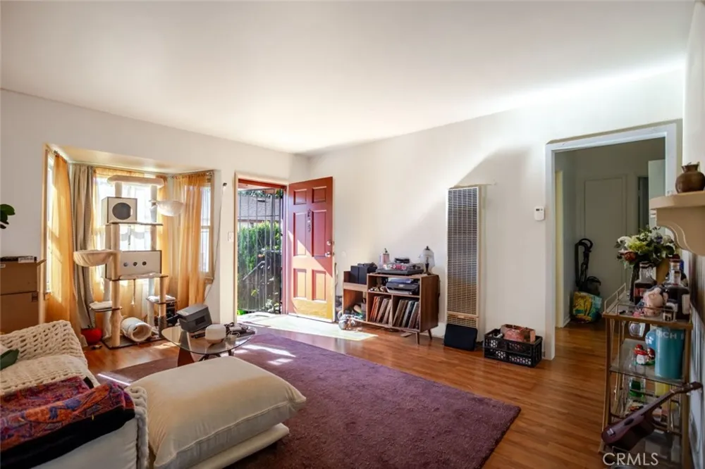 2010 Los Robles Avenue Pasadena, CA 91104