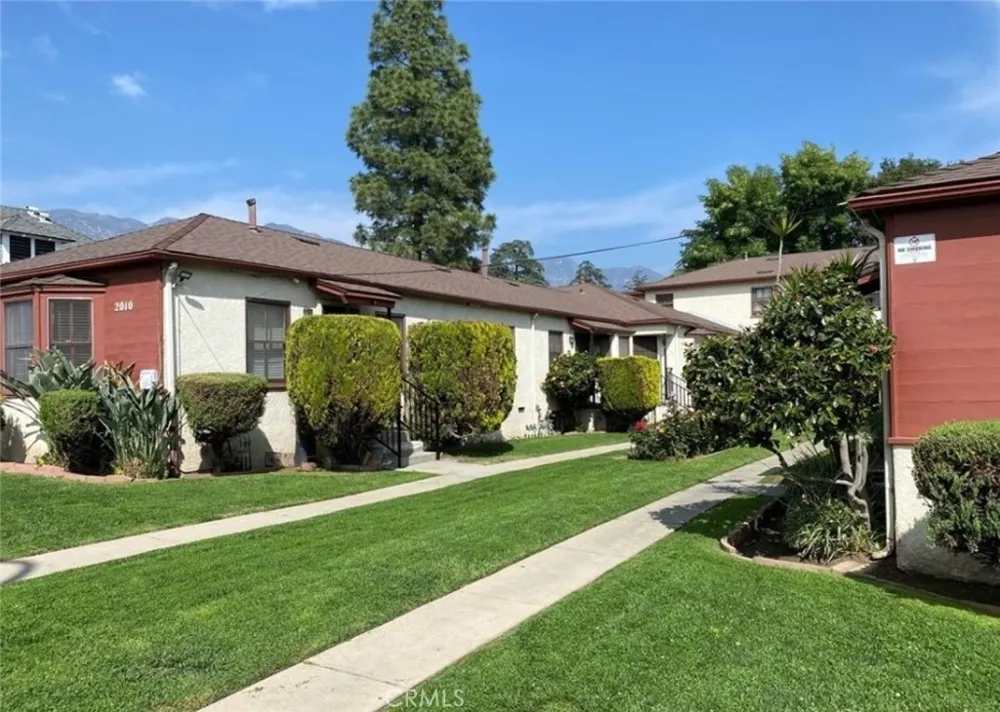 2010 Los Robles Avenue Pasadena, CA 91104