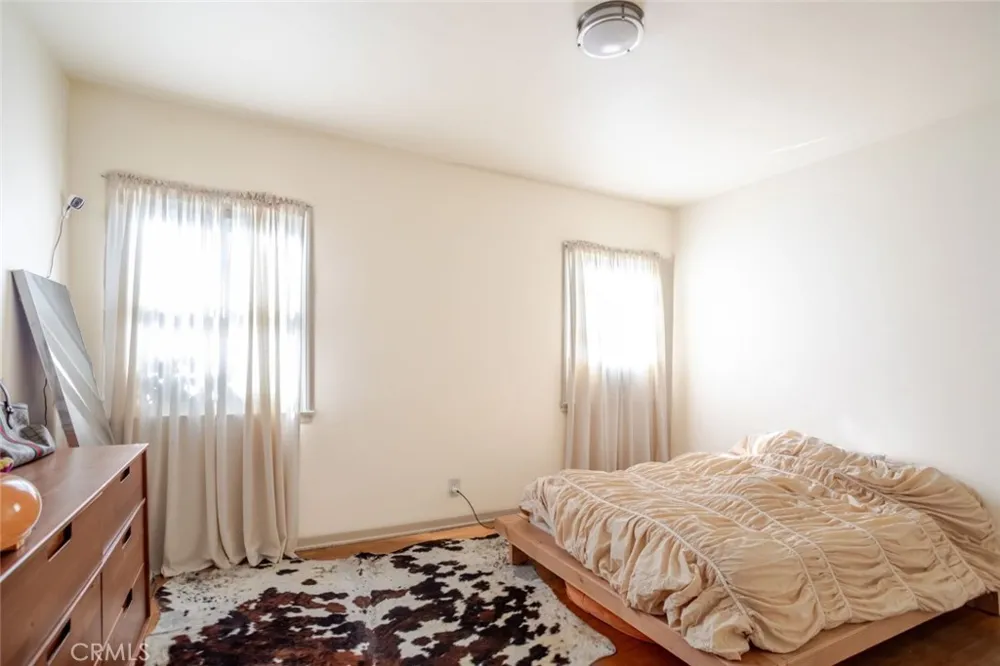 2010 Los Robles Avenue Pasadena, CA 91104