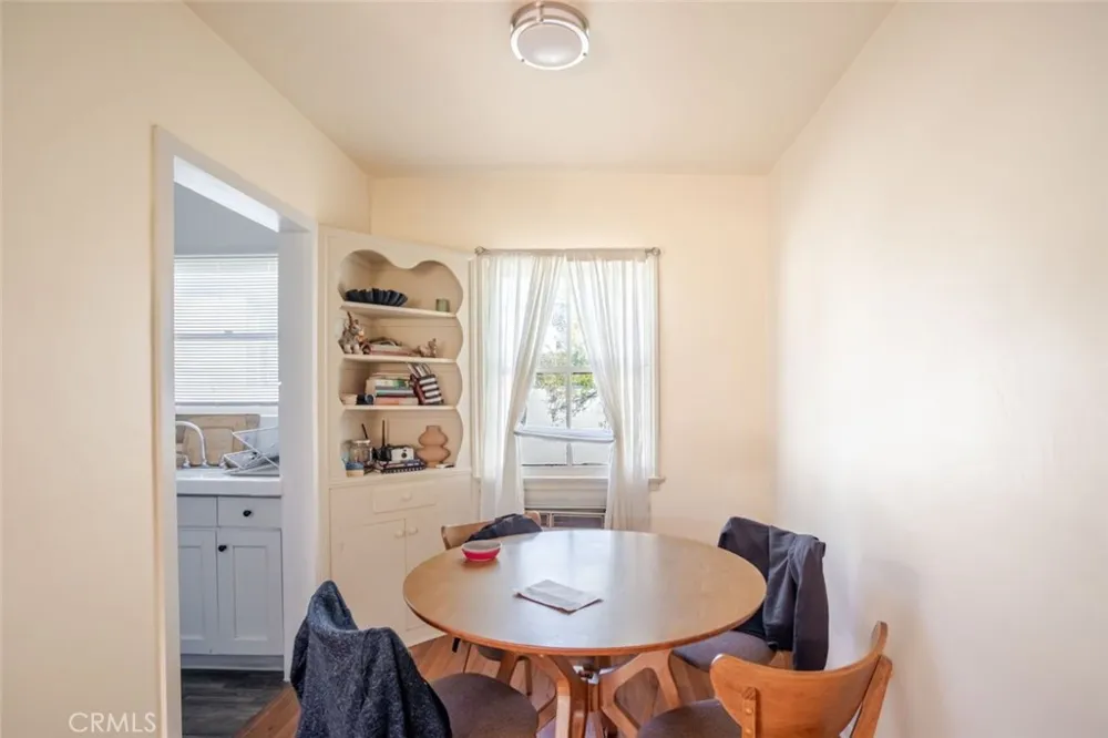 2010 Los Robles Avenue Pasadena, CA 91104