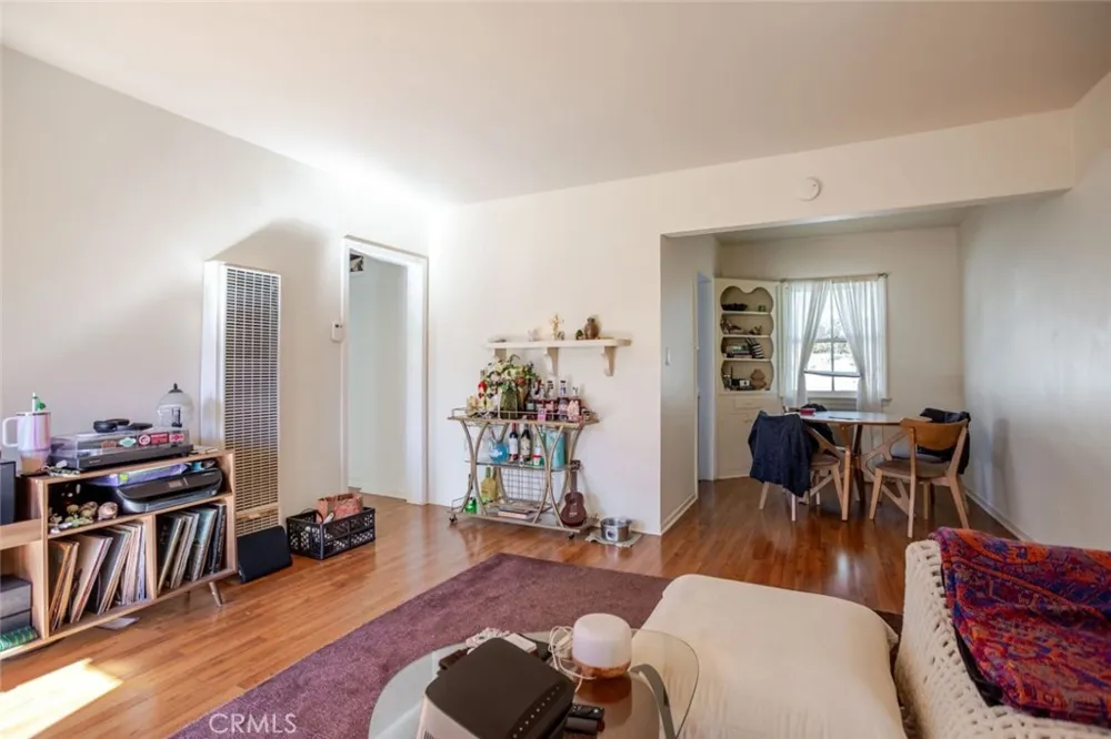 2010 Los Robles Avenue Pasadena, CA 91104
