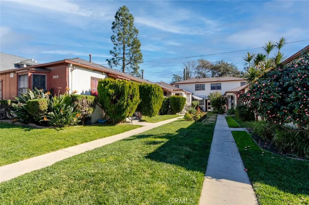 2010 Los Robles Avenue Pasadena, CA 91104