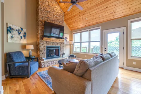 320 Floating Mill Rd