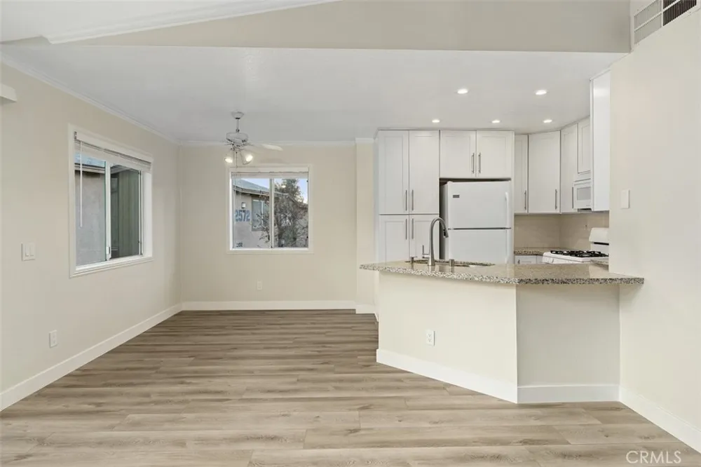 2576 Avenida Del Vista #204 Corona, CA 92882