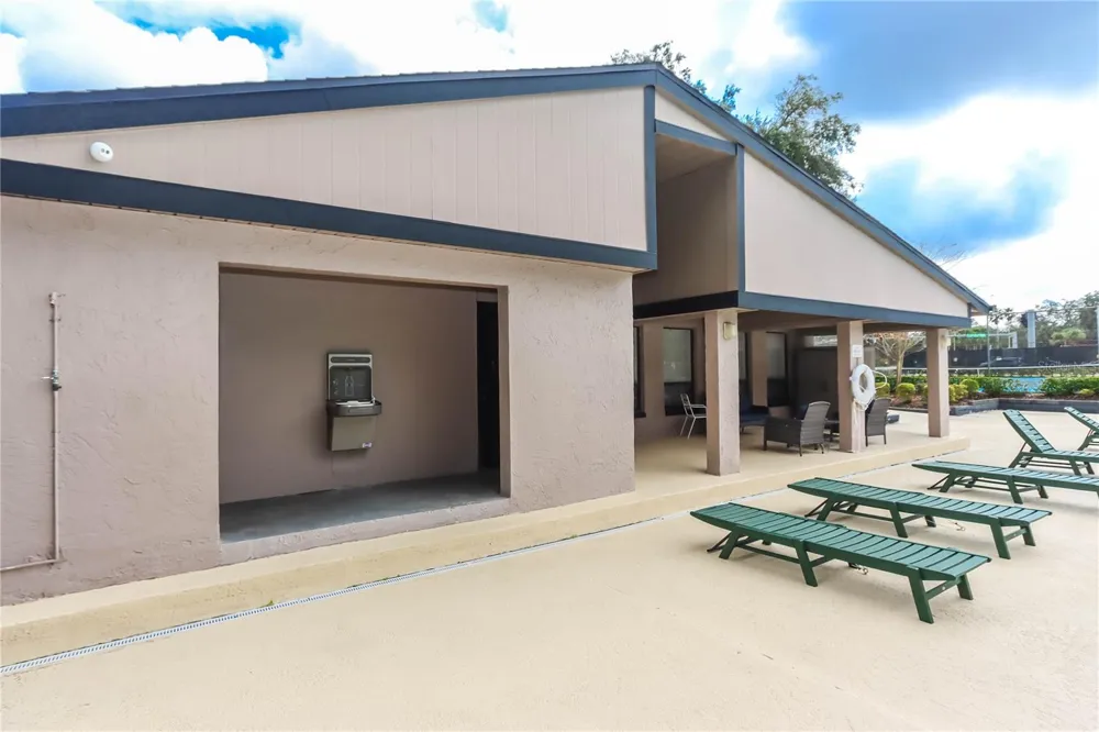 4009 NESTLE OAKS PLACE #104 Tampa, FL 33613