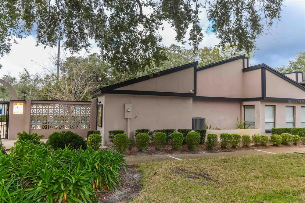 4009 NESTLE OAKS PLACE #104 Tampa, FL 33613