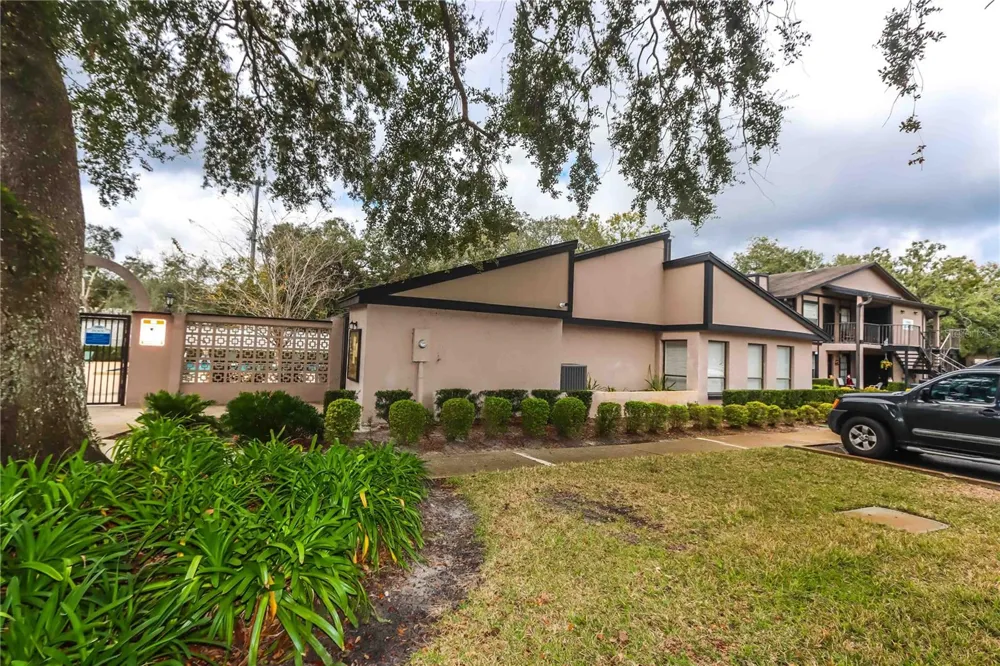 4009 NESTLE OAKS PLACE #104 Tampa, FL 33613