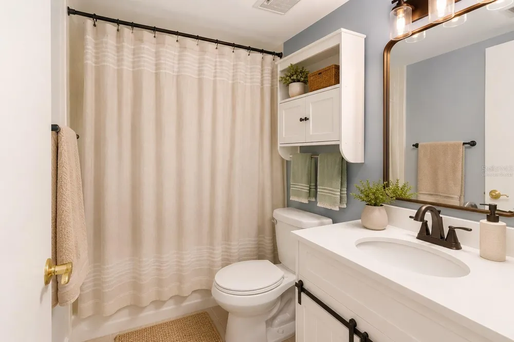 4009 NESTLE OAKS PLACE #104 Tampa, FL 33613