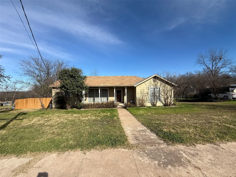 609 E Henry Hamilton, TX 76531