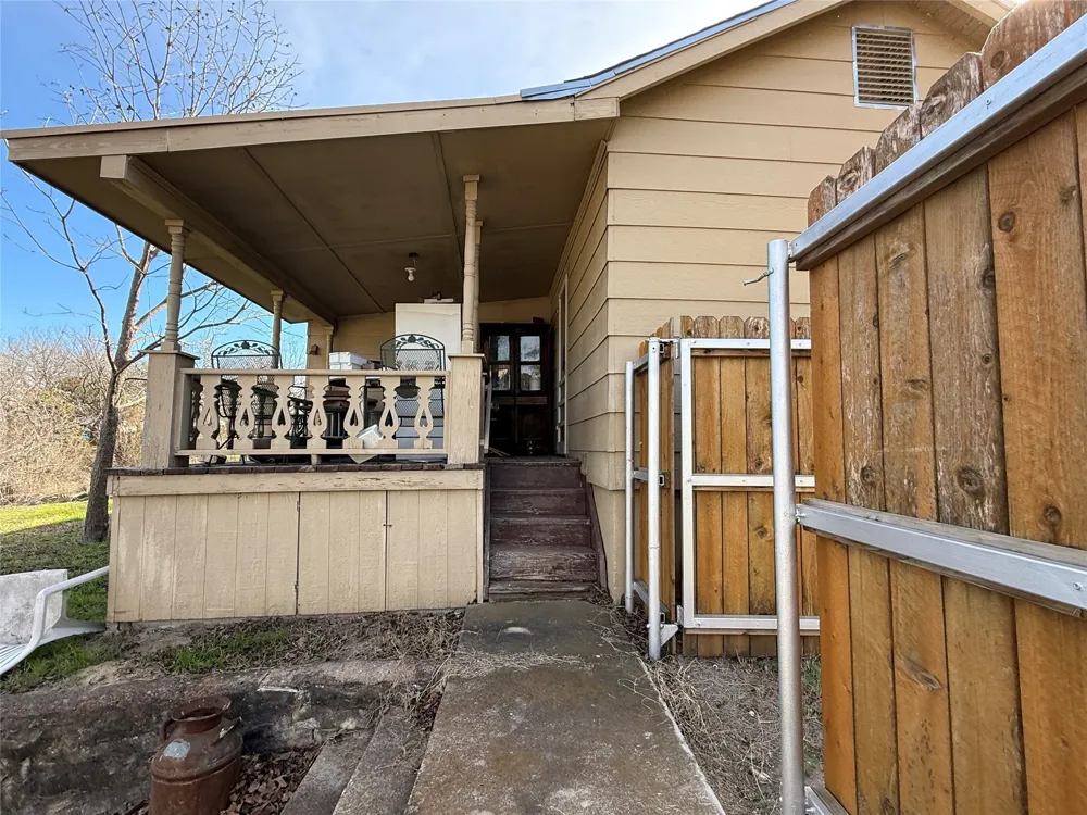609 E Henry Hamilton, TX 76531