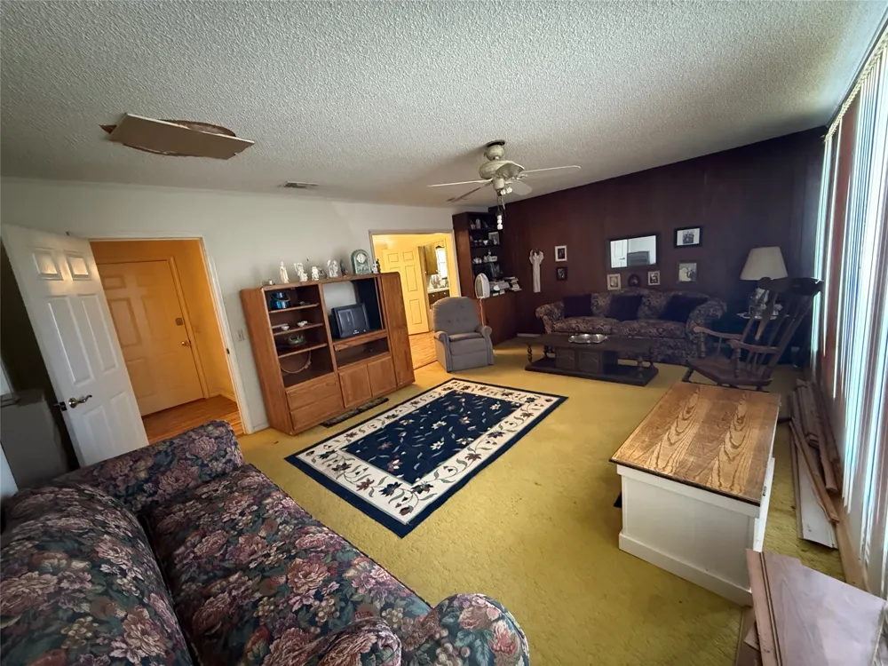 609 E Henry Hamilton, TX 76531