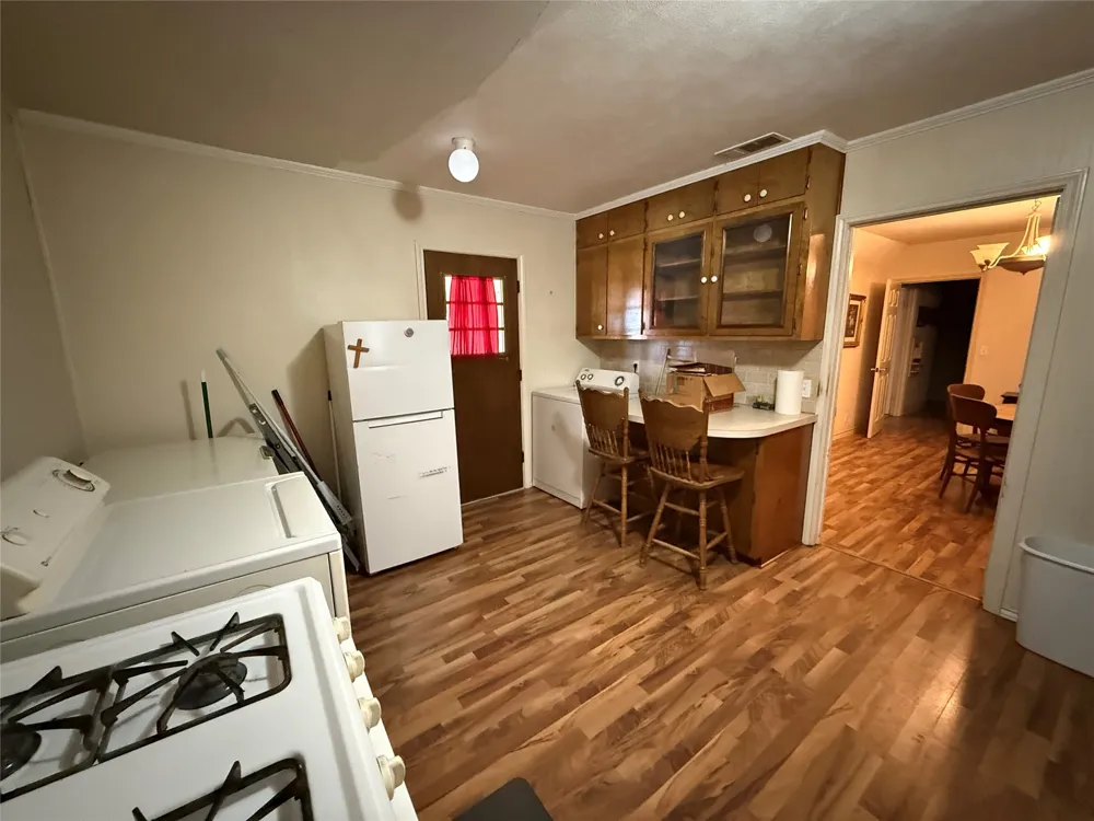 609 E Henry Hamilton, TX 76531