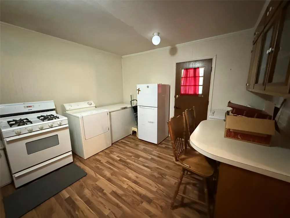 609 E Henry Hamilton, TX 76531