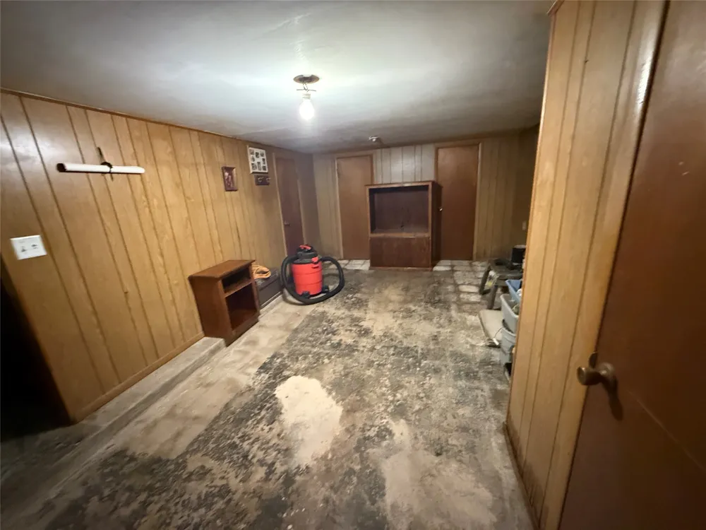 609 E Henry Hamilton, TX 76531