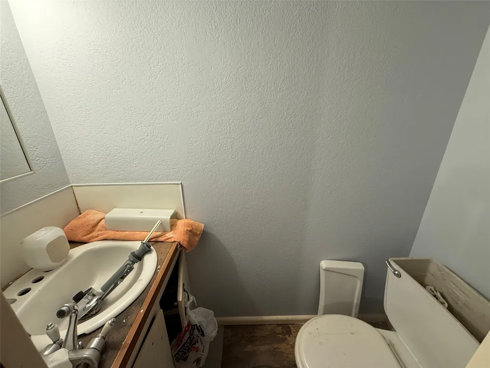 609 E Henry Hamilton, TX 76531