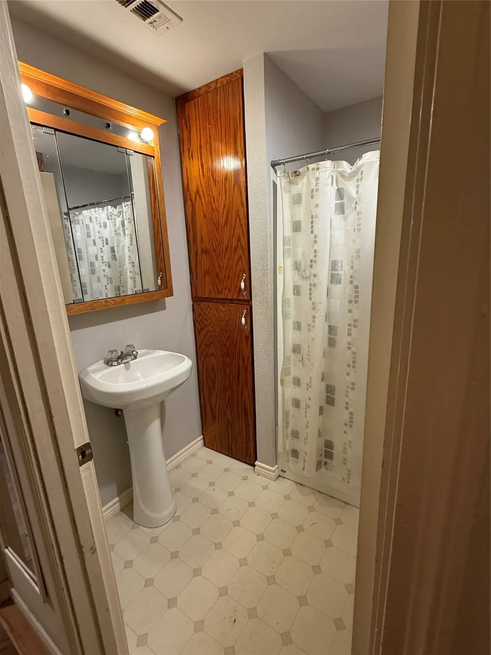 609 E Henry Hamilton, TX 76531