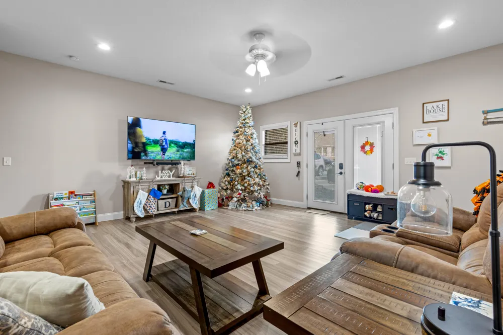 1255 New Lake Road Spring City, TN 37381