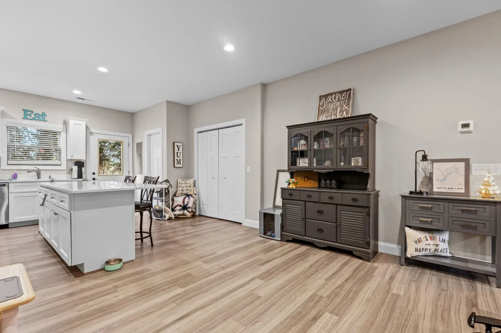 1255 New Lake Road Spring City, TN 37381