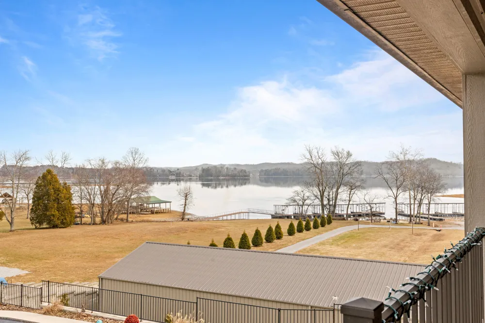 1255 New Lake Road Spring City, TN 37381