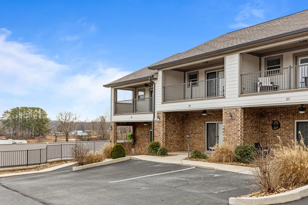 1255 New Lake Road Spring City, TN 37381