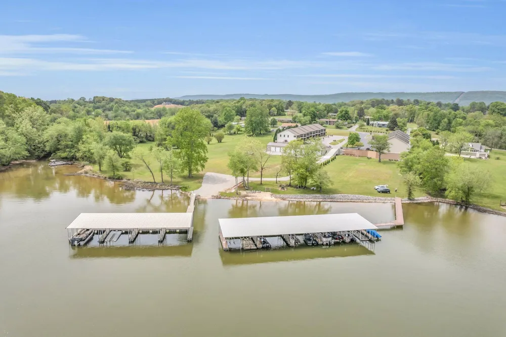 1255 New Lake Road Spring City, TN 37381