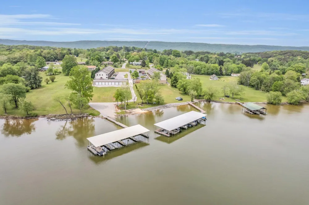 1255 New Lake Road Spring City, TN 37381