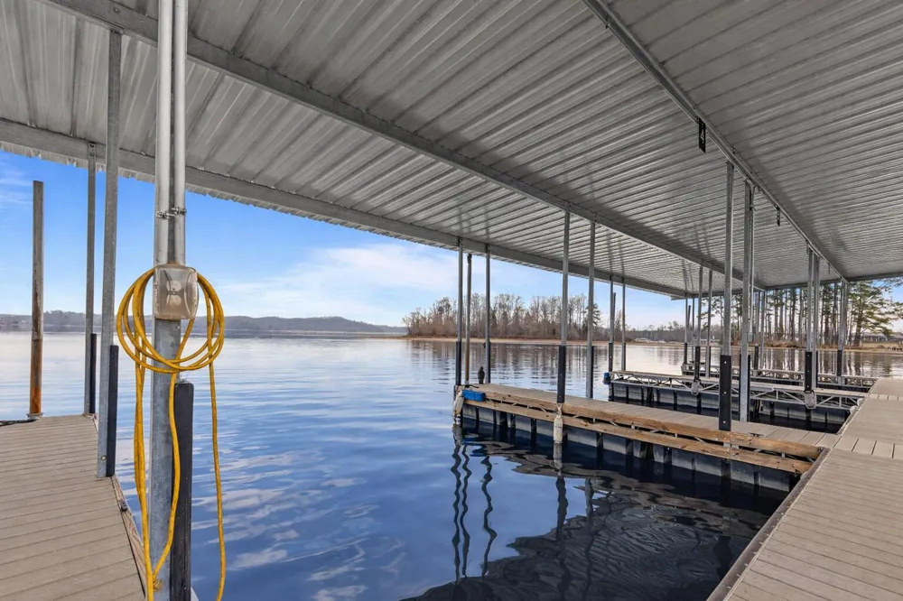 1255 New Lake Road Spring City, TN 37381