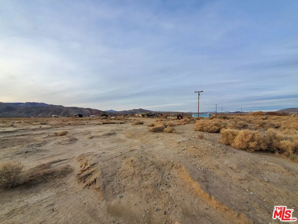 7797 Quartz Road Cantil, CA 93519