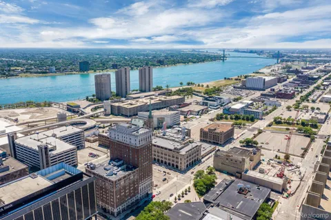 525 W Lafayette Boulevard #16B