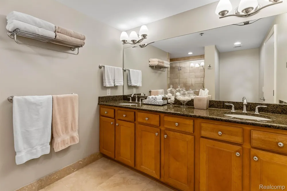 525 W Lafayette Boulevard #16B Detroit City, MI 48226
