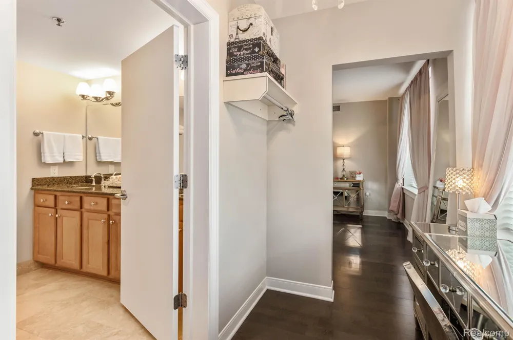 525 W Lafayette Boulevard #16B Detroit City, MI 48226