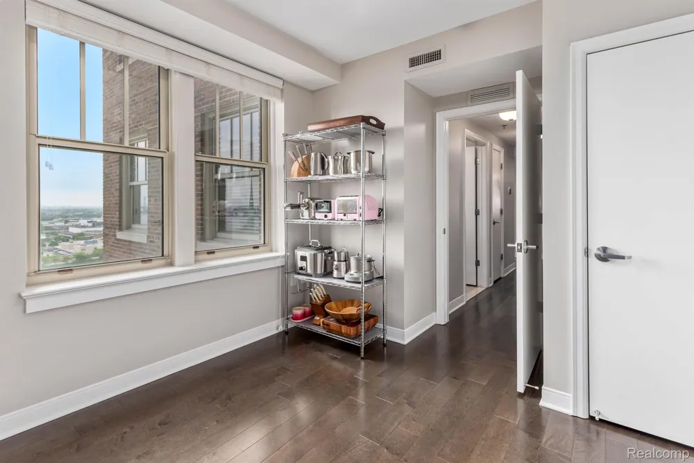 525 W Lafayette Boulevard #16B Detroit City, MI 48226