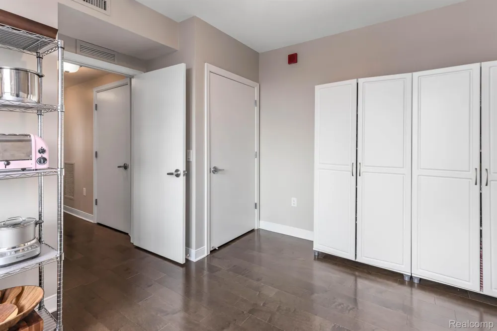 525 W Lafayette Boulevard #16B Detroit City, MI 48226